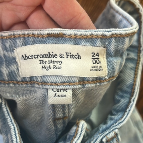 A&F Curve Love Skinny Ankle Jeans - Picture 6 of 6